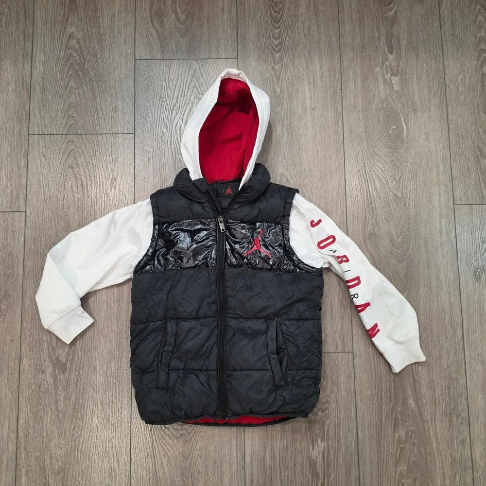 Jordan Boys Puffer Vest Hoodie Jacket Black White Red Jumpman size 6-7 YRS kids